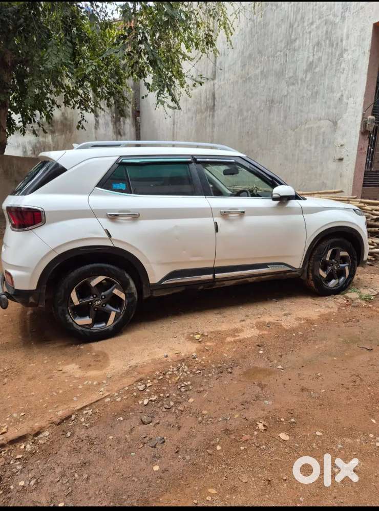 Hyundai Venue 2021 Diesel 100000 Km Driven