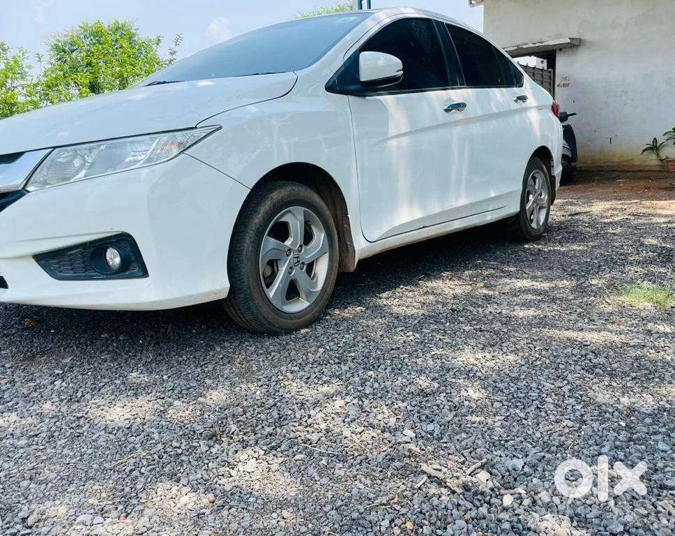 Honda City Petrol 2015 Sunroof, Push Button Start