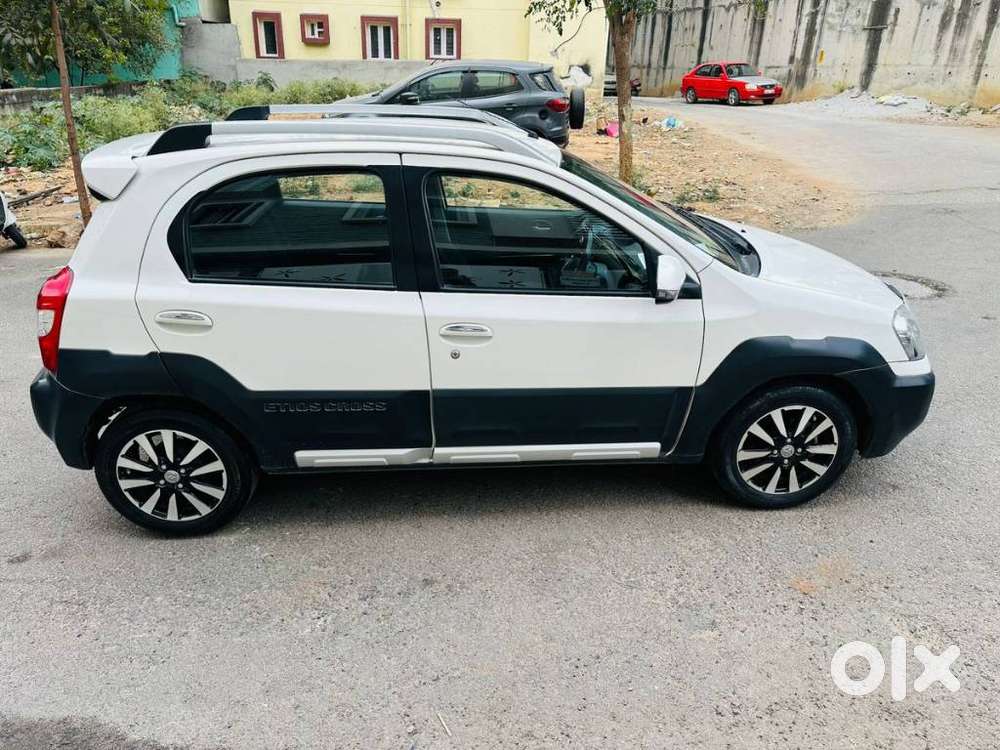 Toyota Etios Cross 1.5l V, 2015, Petrol