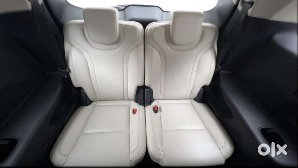 Mahindra Xuv700 2.0 Ax 7 Petrol At Str, 2022, Petrol