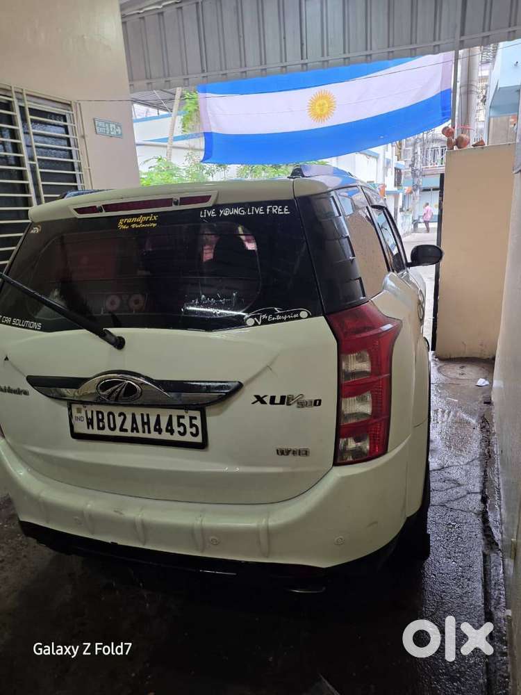 Mahindra Xuv W10