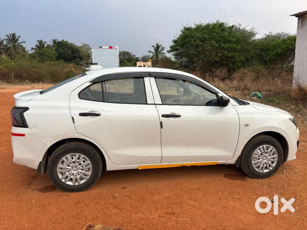 Maruti Suzuki Dzire 2025 Cng & Petrol 37382 Km Driven Serviced Timely