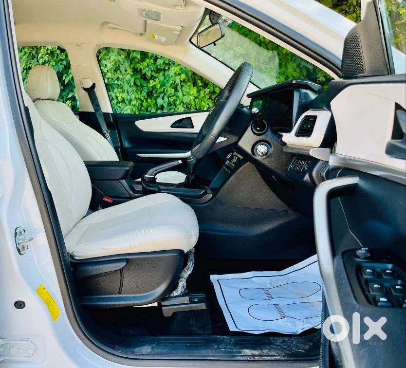 Mahindra Xuv700 2.2 Ax 5 Diesel Mt 7 Str, 2025, Diesel