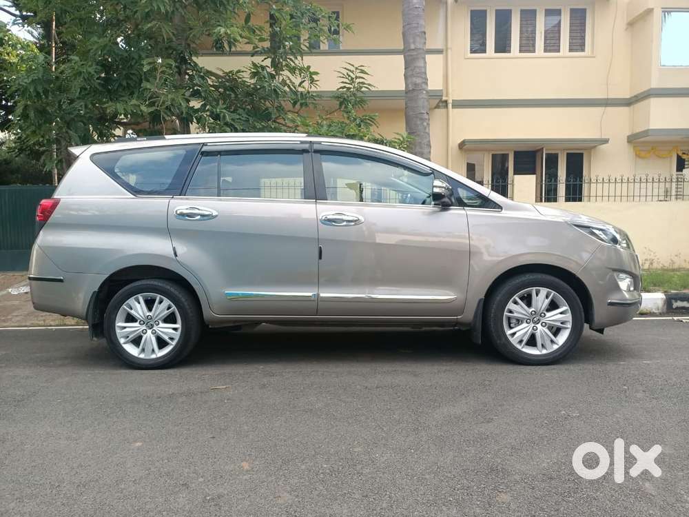 Toyota Innova Crysta 2.8z Automatic, 2016