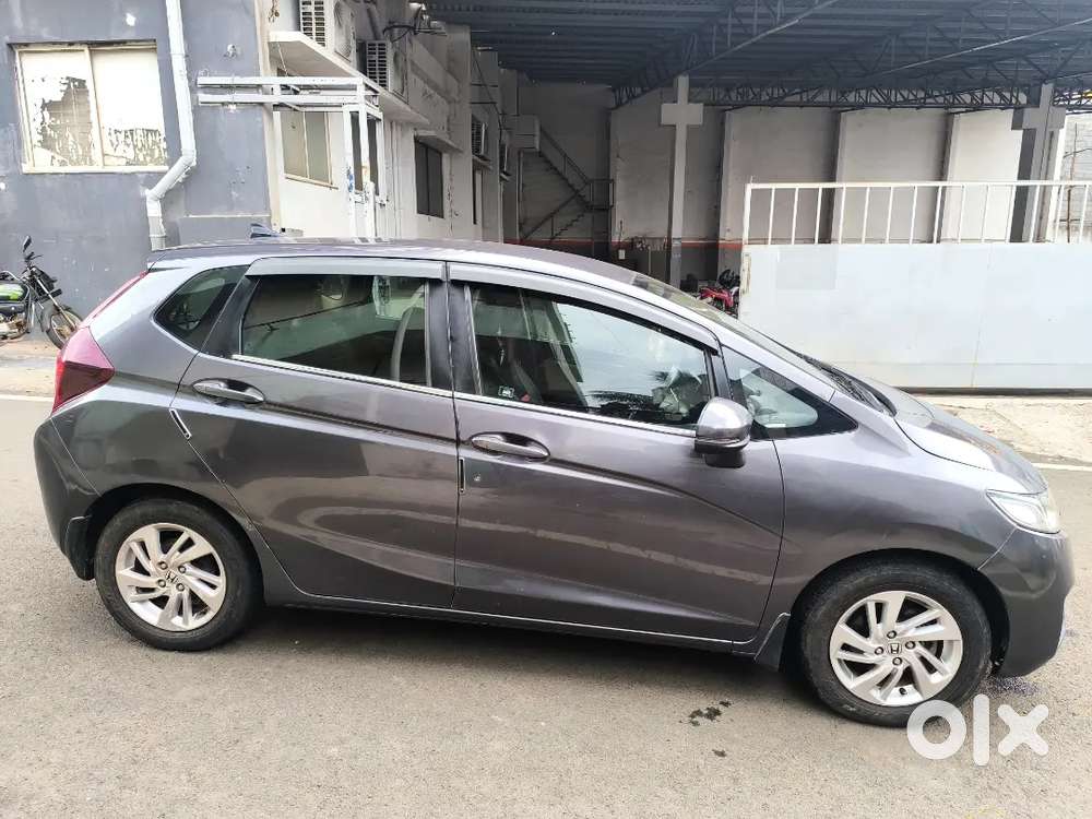 Honda Jazz 2017 Petrol And Cng Well Maintained