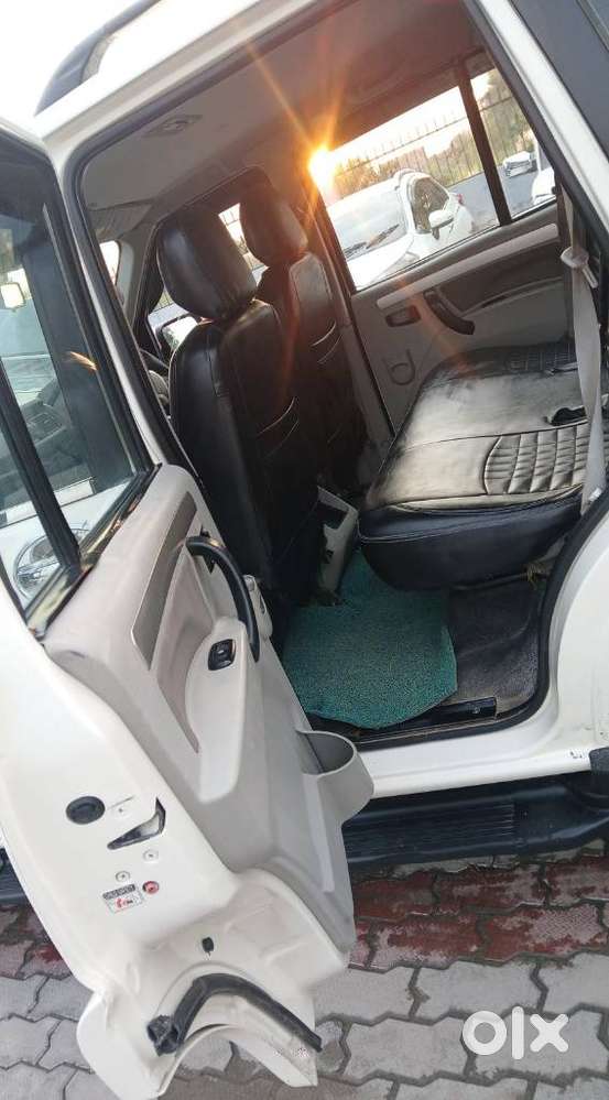 Mahindra Scorpio S10, 2017