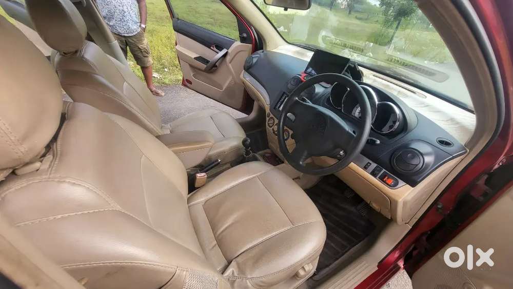 Chevrolet Aveo Sedan (red)