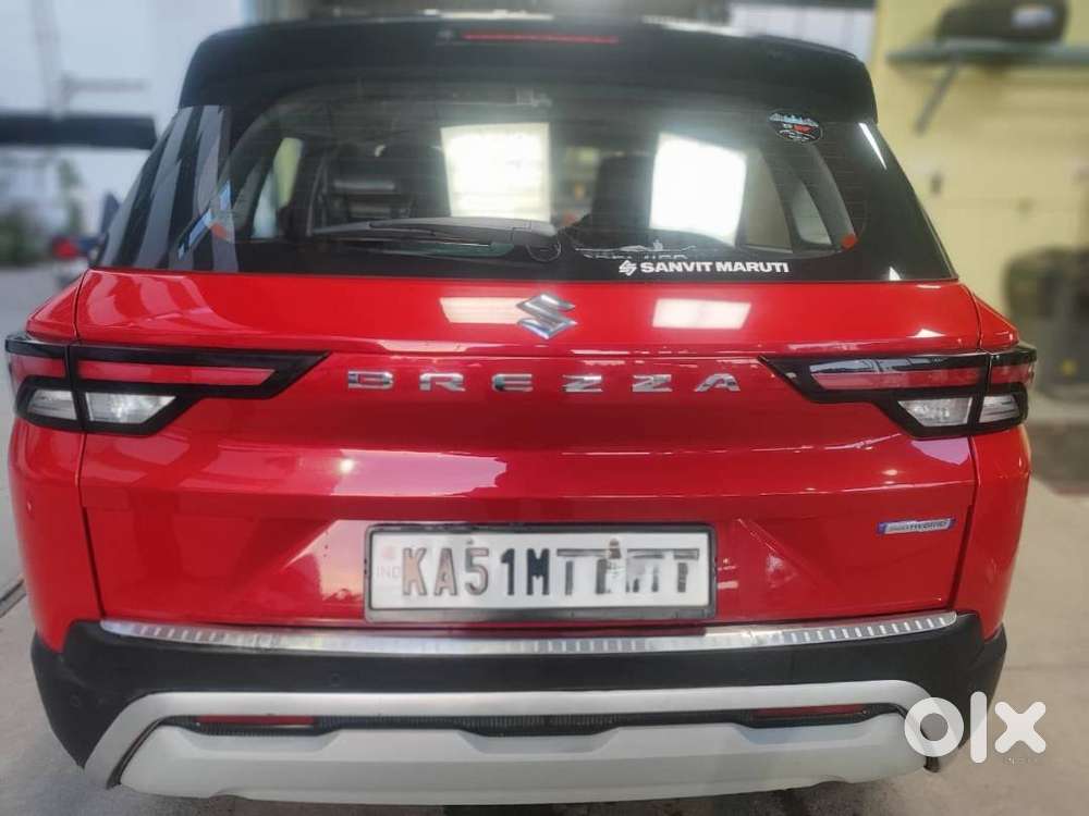 2023 Maruti Brezza 1.5 Zxi Dual Tone (red And Black)