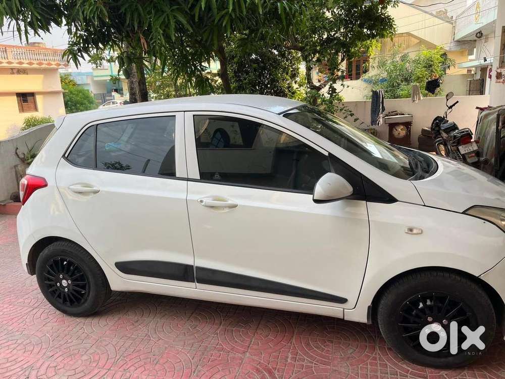 Hyundai Grand I10 2014 Diesel 106000 Km Driven Showroom Track