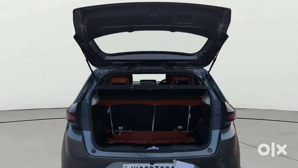 Tata Altroz Xz, 2025, Petrol
