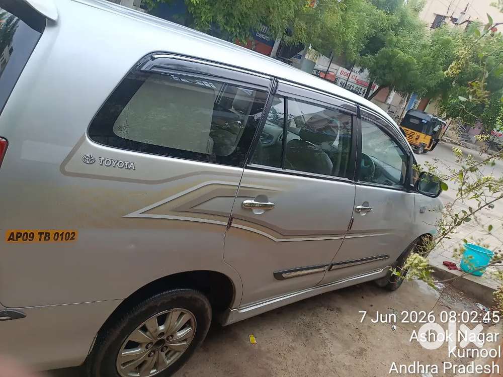 Toyota Innova 2012