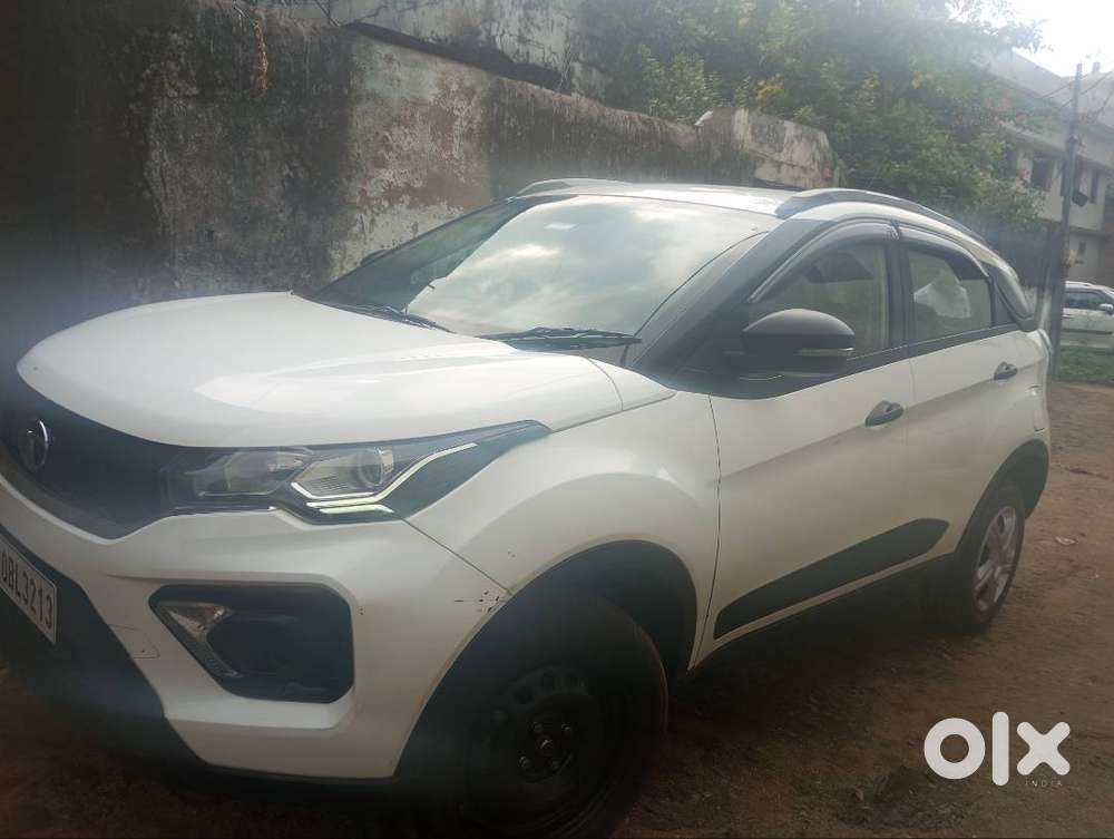 Tata Nexon Xma Petrol Amtdec202219000kmfirst Owner