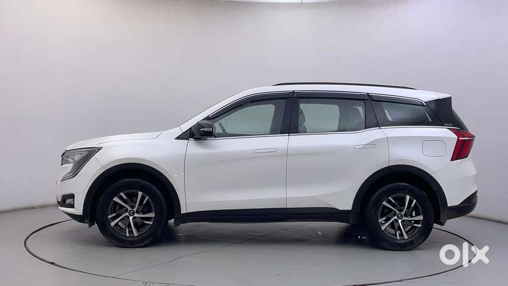 Mahindra Xuv700 2.0 Ax 5 Petrol Mt 7 Str, 2022, Petrol