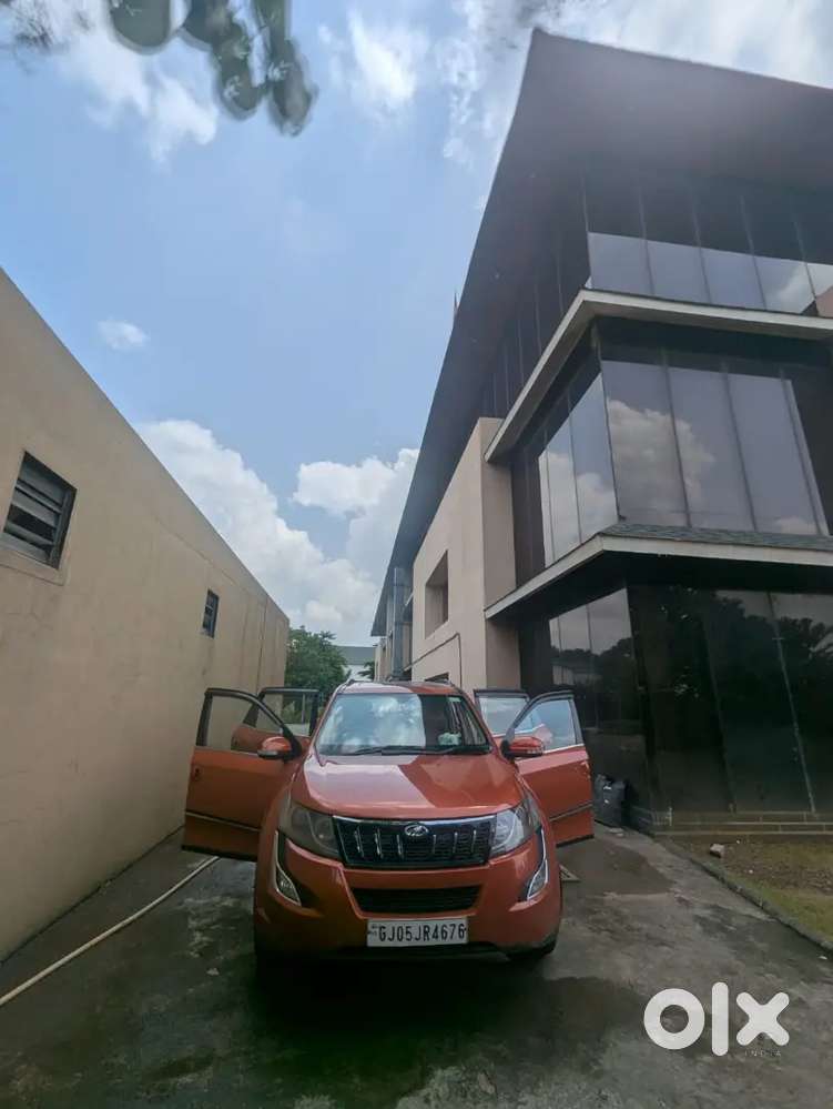 Mahindra Xuv500 2016 Diesel, Push Start,and Sunroof