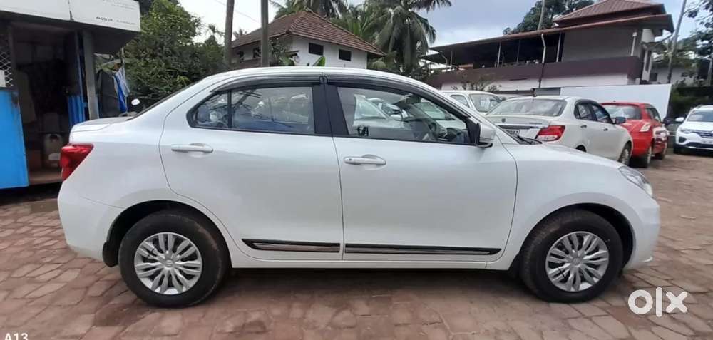 Maruti Suzuki Swift Dzire Vxi, 2022, Petrol