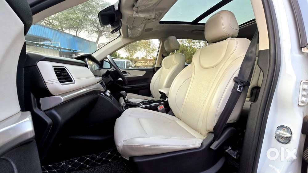 Mahindra Xuv700 2.2 Ax 7 Diesel At Luxury Pack Str Awd, 2022, Diesel