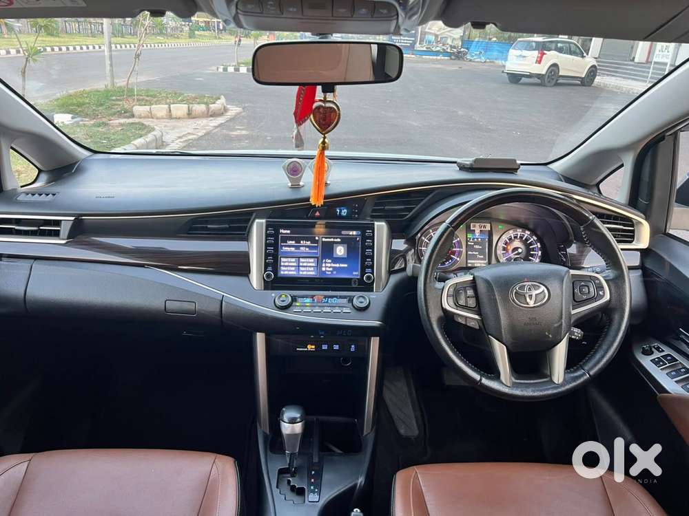 Toyota Innova Crysta 2.8 Zx At 7 Seater, 2022, Petrol