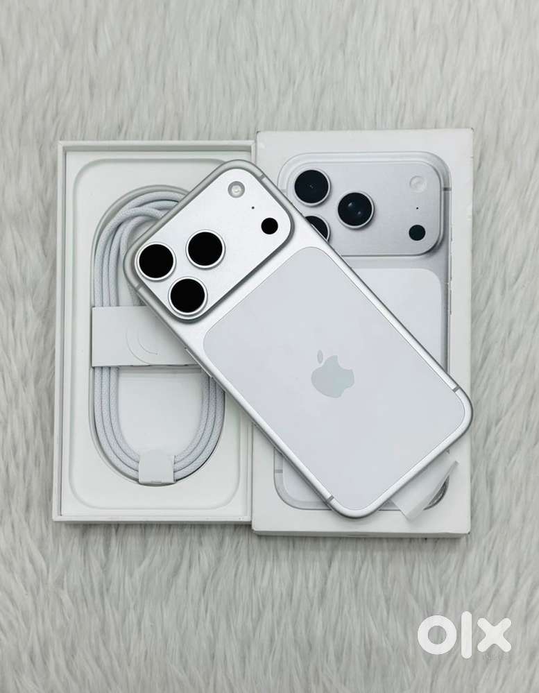 I phone 17 pro 256gb 100%battery 44 cycle count complete box dual esim