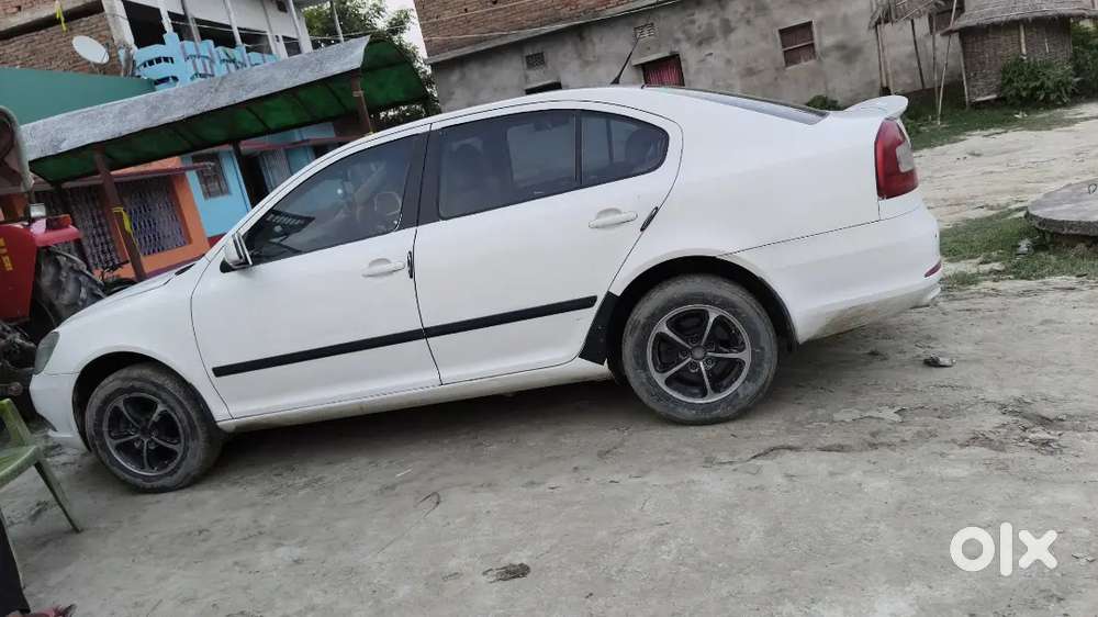Skoda Laura Active Tsi 2011
