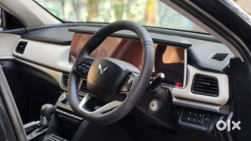 Mahindra Xuv700 2.0 Ax 5 Petrol At Str, 2022, Petrol
