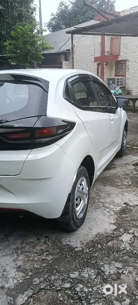 Tata Altroz 1.2 Plus Petrol 2021