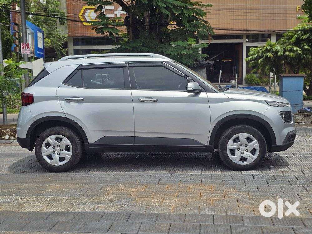 Hyundai Venue 1.2 S Plus, 2021, Petrol