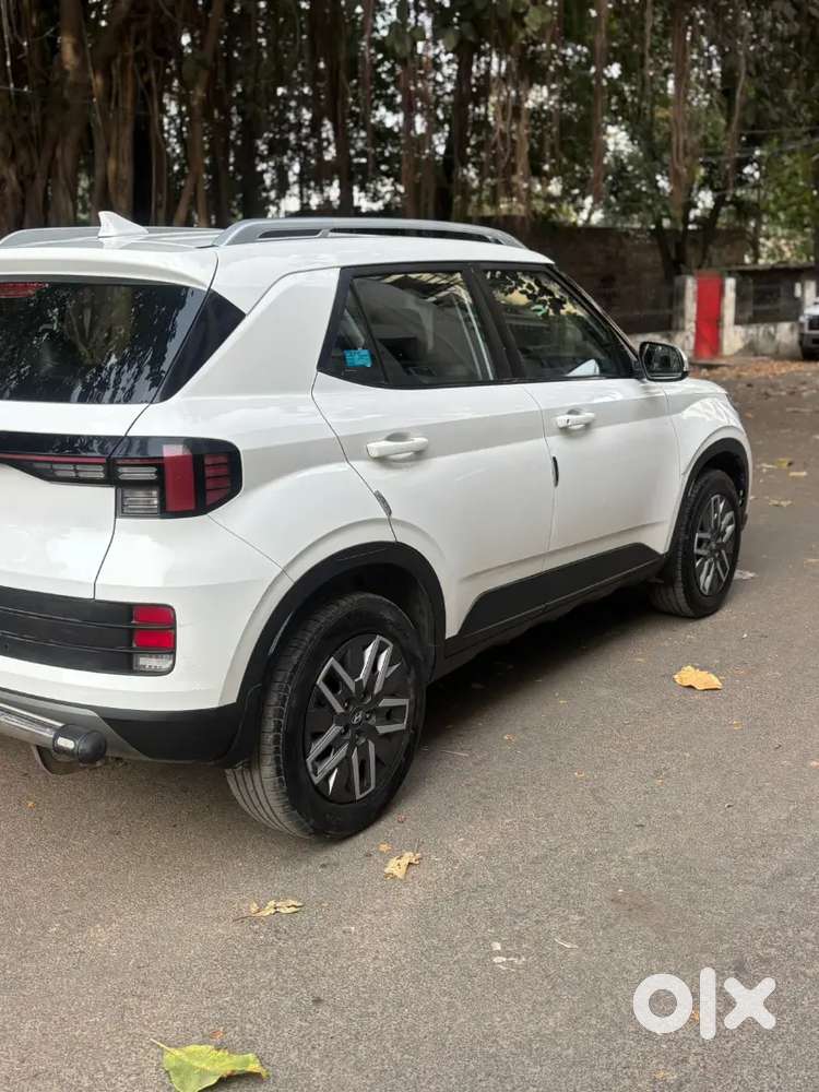 Hyundai Venue 2022 Petrol Well Maintained
