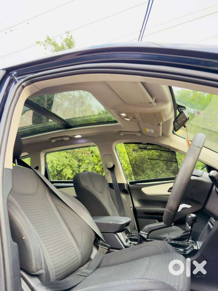 Mahindra Xuv700 2.2 Ax 5 Diesel At 7 Str, 2022, Diesel