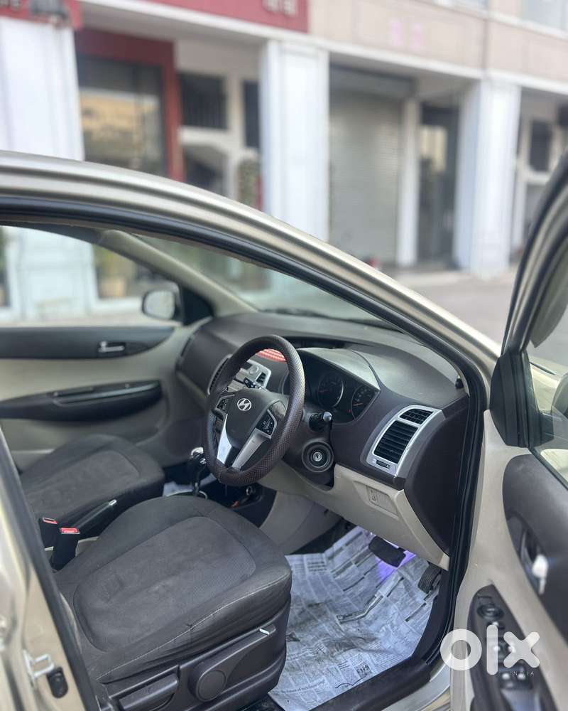 Hyundai I20 2010-2012 1.4 Asta At With Avn, 2011, Petrol