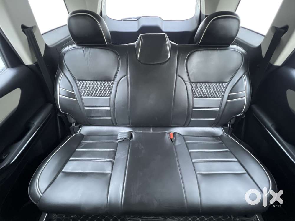 Mahindra Xuv700 2.0 Ax 5 Petrol Mt Str, 2022, Petrol