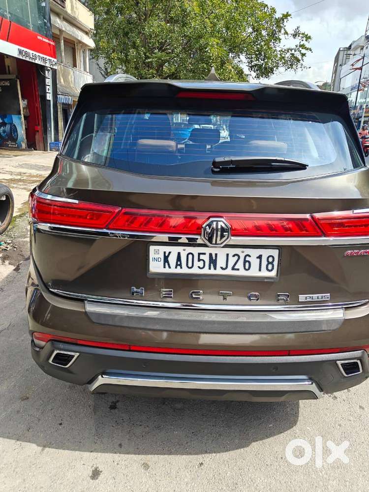 Mg Hector Plus Savvy Pro  Petrol Cvt Automatic  2023  Dune Brown 7