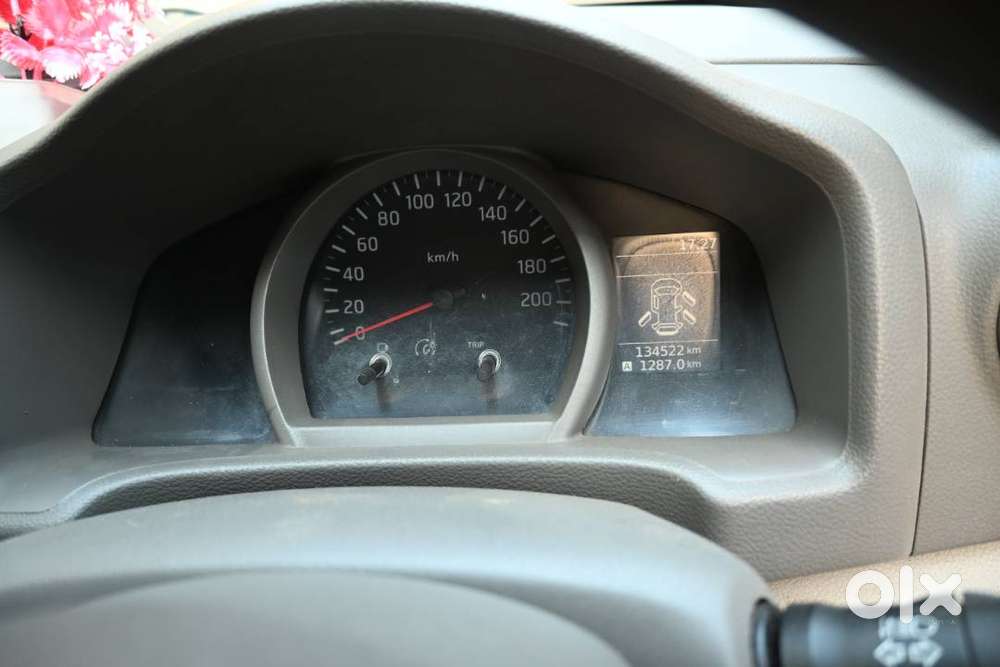 Nissan Evalia Pearl White 7 Seater Muv