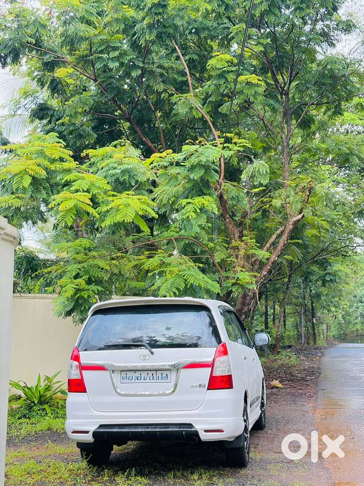Toyota Innova 2012
