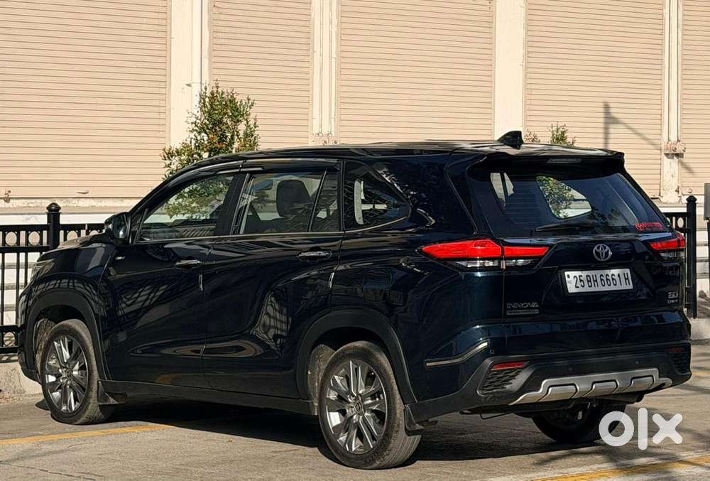 Toyota Innova Hycross 2.0 Zx Hybrid 7 Str, 2025, Petrol