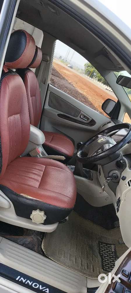Toyota Innova 2.5 V 2013 Ending 14 Registration