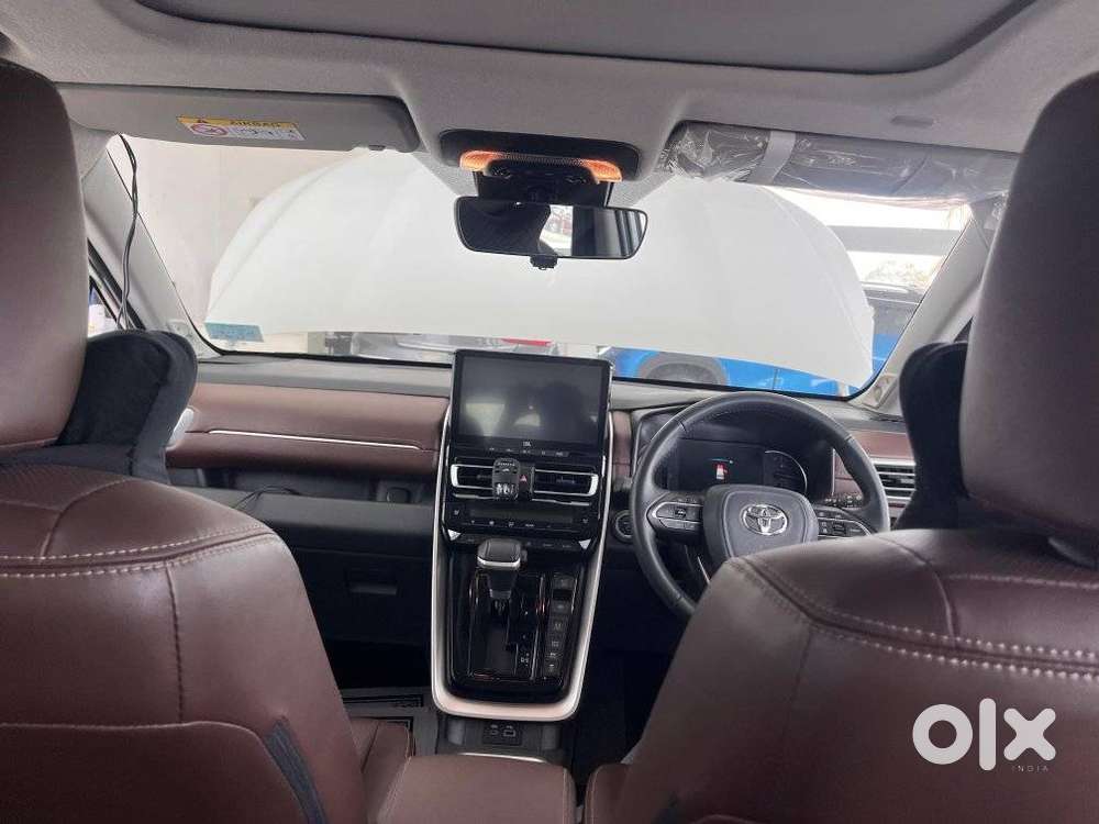 Toyota Innova Hycross 2.0 Zx (o) Hybrid 7 Str, 2023, Petrol