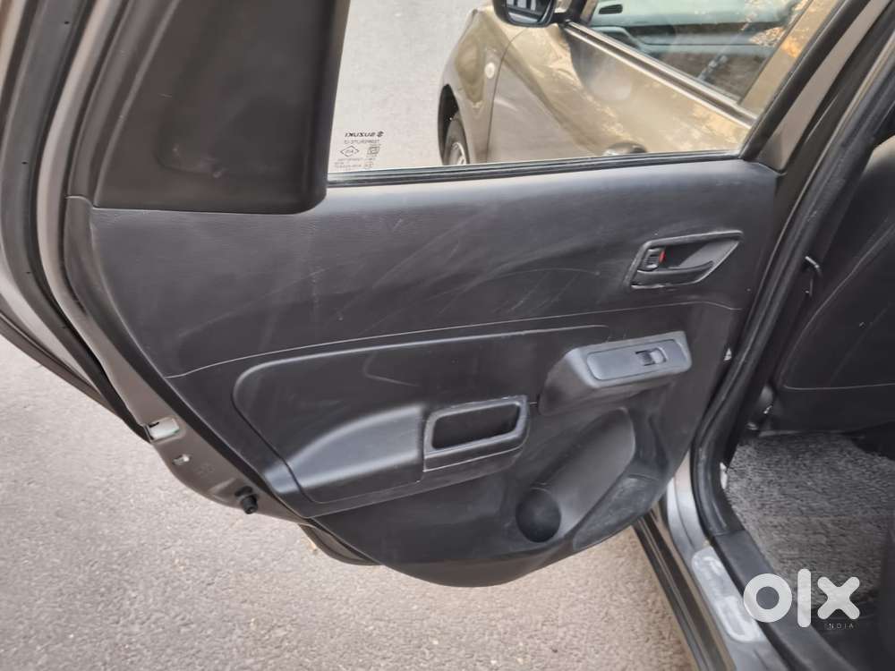 Maruti Suzuki Swift Lxi Optional-o, 2022, Petrol