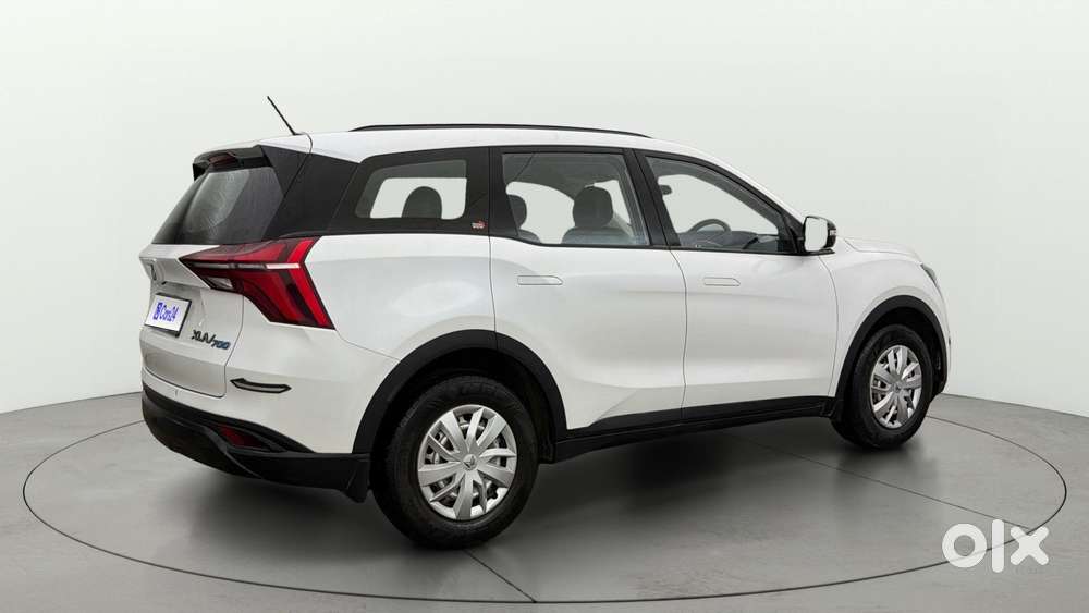 Mahindra Xuv700 2.0 Mx Petrol Mt 5 Str, 2023, Petrol