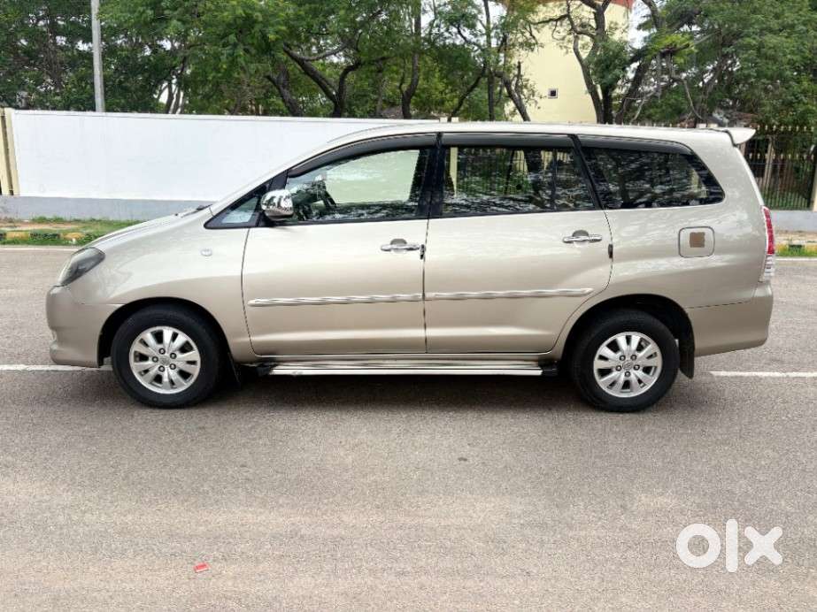 Toyota Innova 2.5 V Diesel 7-seater, 2009, Diesel