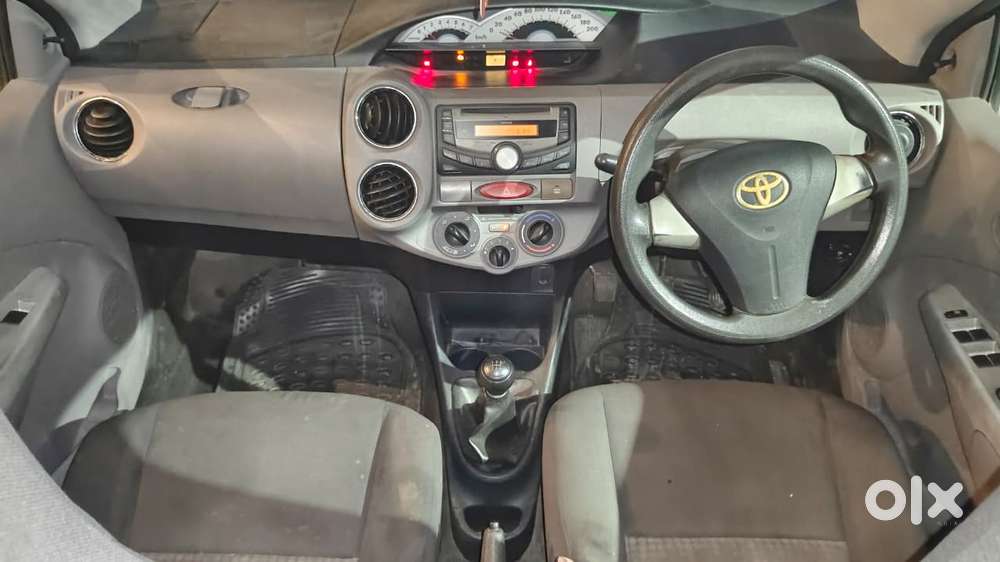 Toyota Etios V, 2011, Petrol