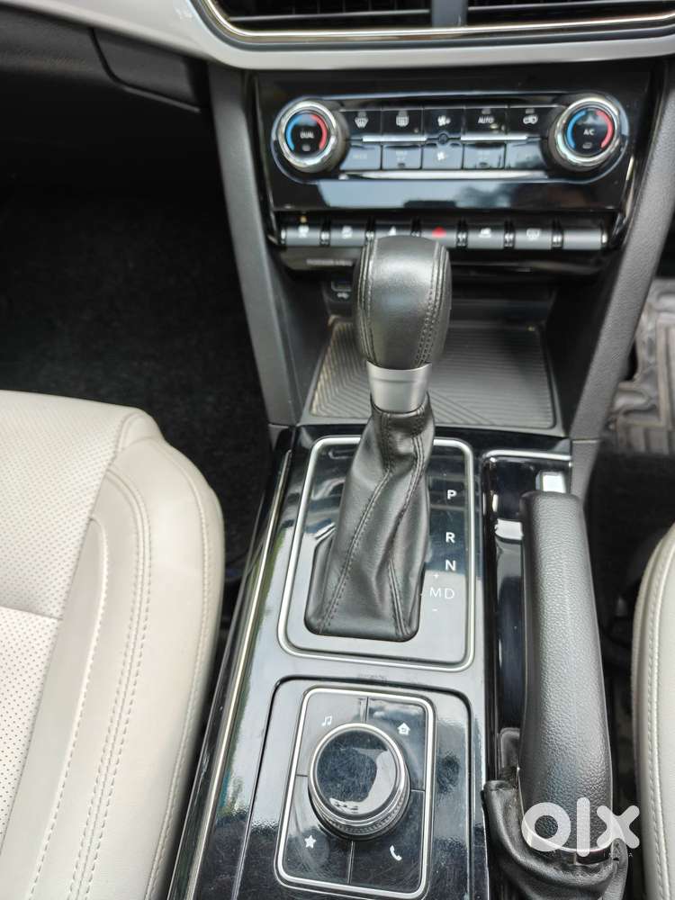Mahindra Xuv700 2.0 Ax 7 Petrol At Str, 2024, Petrol