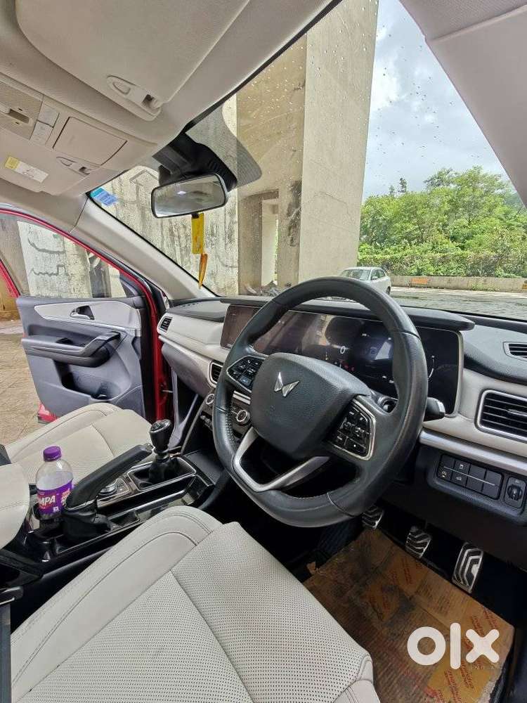Mahindra Xuv700 2.0 Ax 7 Petrol Mt Str, 2022, Petrol
