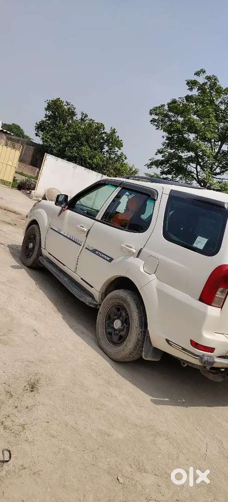 Tata Safari Storme 2015