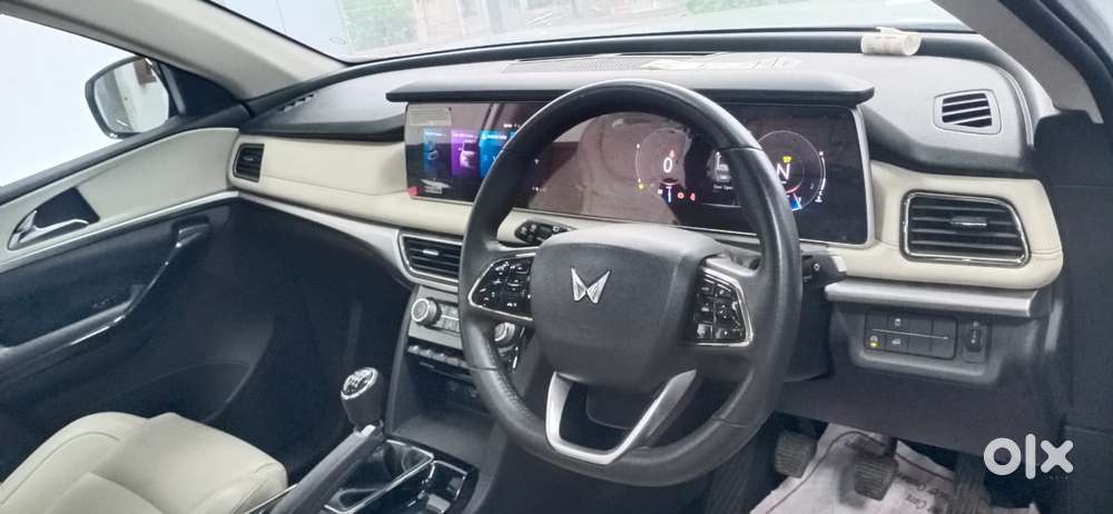 Mahindra Xuv700 2.0 Ax 7 Petrol At Luxury Pack Str, 2024, Petrol