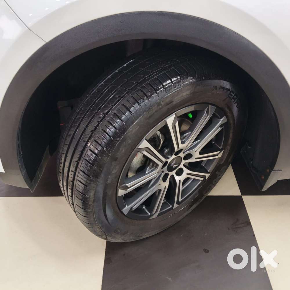 Mahindra Xuv700 2.0 Ax 7 Petrol At Luxury Pack Str, 2025, Petrol