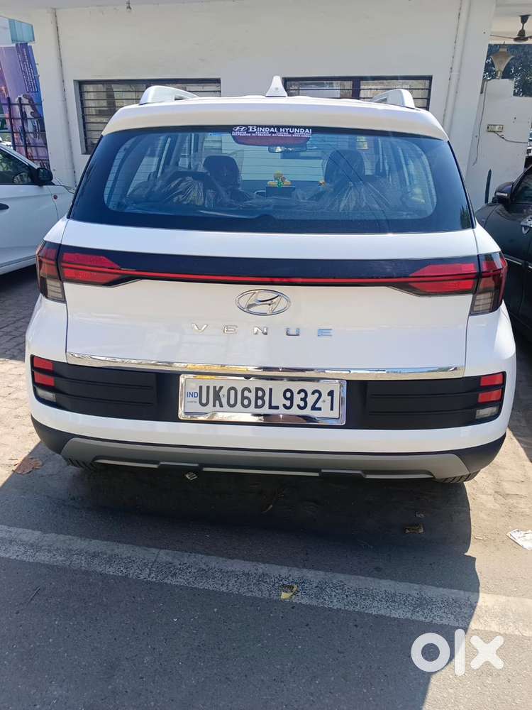 Hyundai Venue Petrol Manual 2025