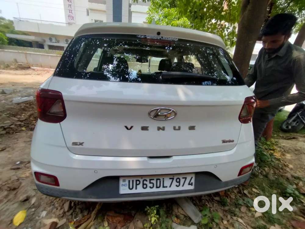 Hyundai Venue 2019 Petrol 16200 Km Driven