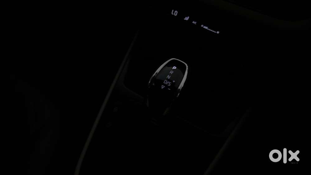 Skoda Slavia Ambition 1.0l Tsi At, 2022, Petrol