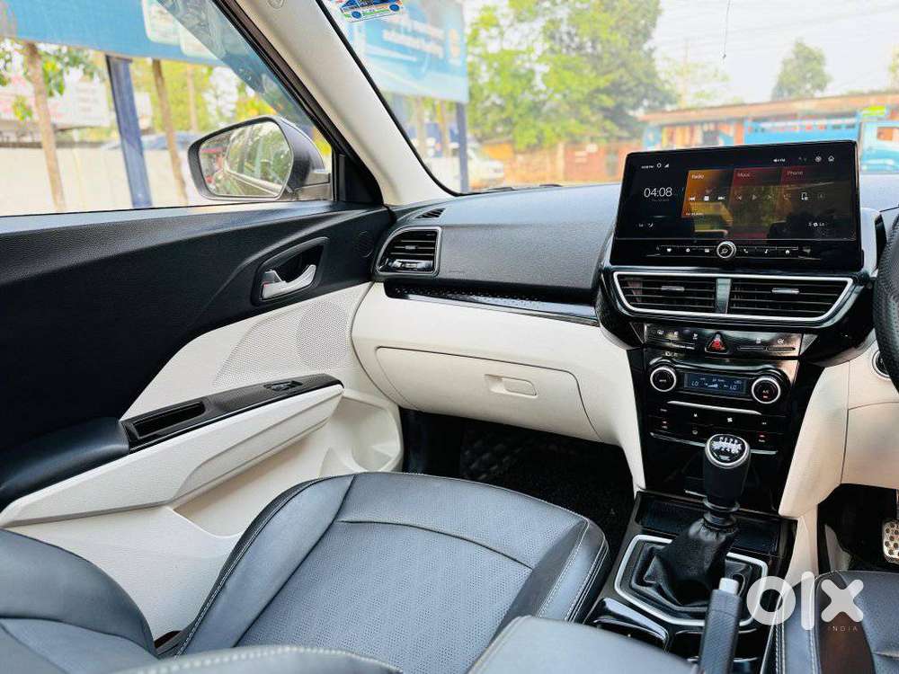 Mahindra Xuv 3xo Ax5 Pm Mt, 2026, Petrol