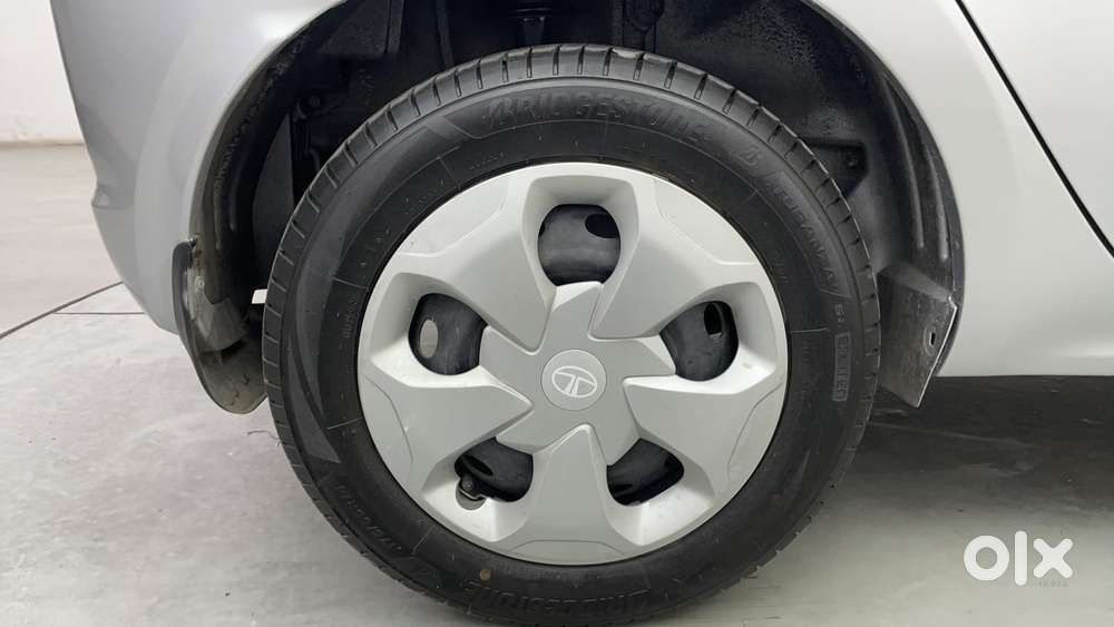 Tata Tiago 1.2 Revotron Xm, 2017, Petrol